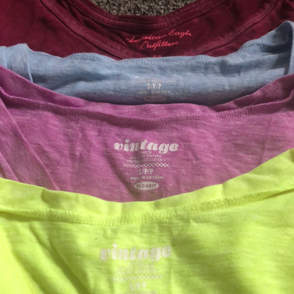 4 basic tees - Picture 2 of 2